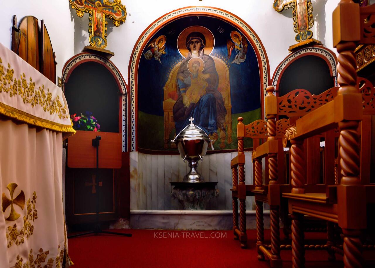 фреска Богородицы Живоносный Источник в храме Панагии Лаодигитрии (Лагудиани)